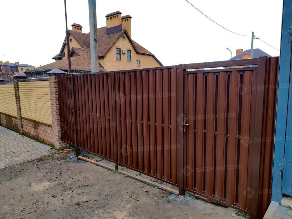 Ворота с калиткой для частного дома и дачи  в Мелитополе